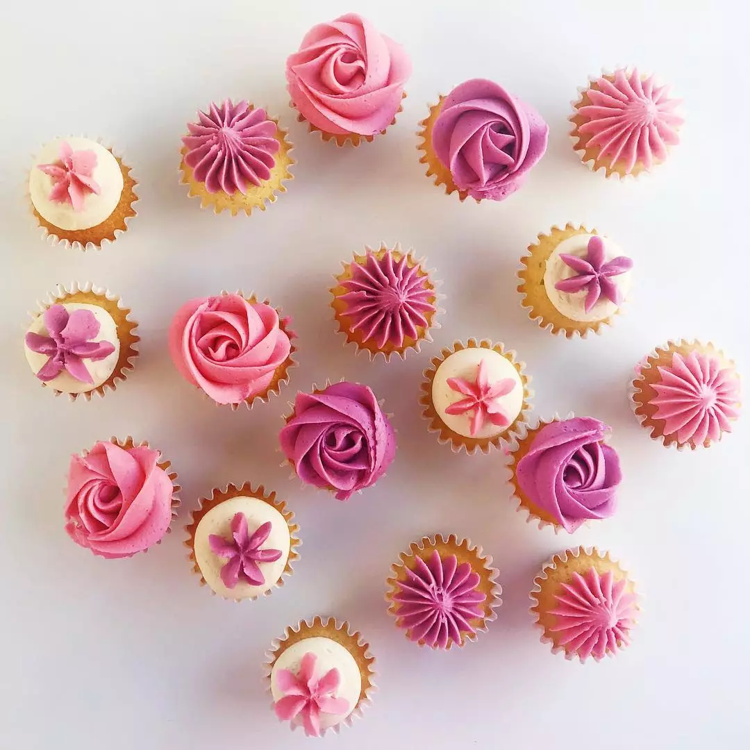 杯子蛋糕的做法大全,杯子蛋糕擺放在一起才漂亮！