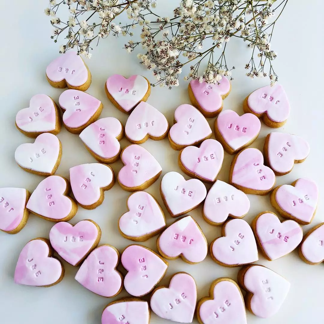 杯子蛋糕的做法大全,杯子蛋糕擺放在一起才漂亮！