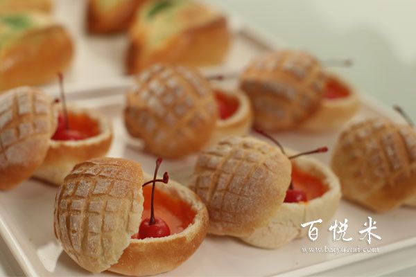 泡芙的空心是誰挖的?泡芙的奶油是怎么包進(jìn)去的?