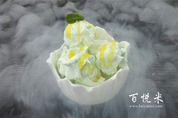 夏天不用在外面買冰淇淋了，自己要家就可以做一款芒果酸奶冰淇淋！