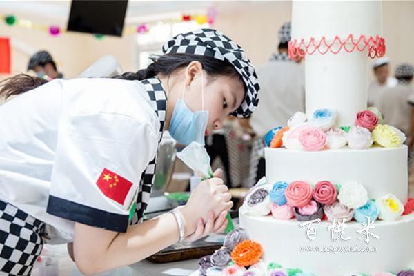 高考之后想要學西點？該如何選擇適合的西點培訓學校？