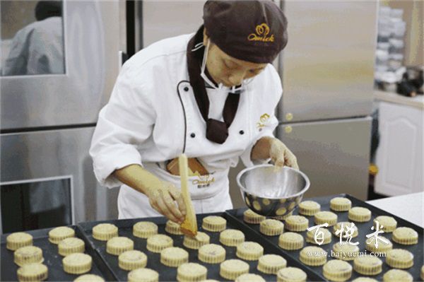 西點(diǎn)培訓(xùn)學(xué)費(fèi)多少？學(xué)西點(diǎn)多久可以開一家店？