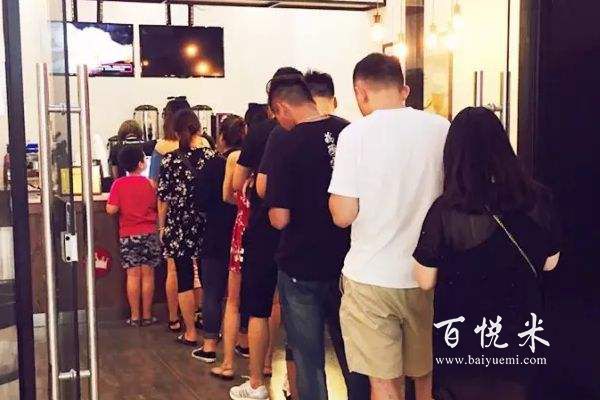 選擇自己開一家奶茶店好還是奶茶加盟店好？