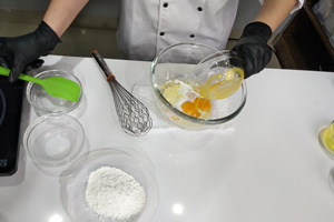 巧克力香蕉卷蛋糕做法，香蕉卷蛋糕做法詳細(xì)教程