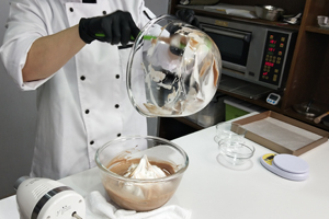 巧克力香蕉卷蛋糕做法，香蕉卷蛋糕做法詳細(xì)教程