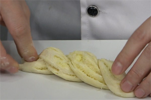 奶香椰蓉包的做法大全，椰蓉包西點(diǎn)培訓(xùn)圖文教程分享