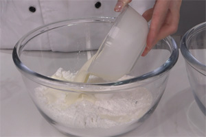 芒果糯米糍的做法大全，芒果糯米糍西點(diǎn)培訓(xùn)圖文教程詳解