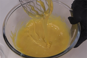 草莓抱抱卷的做法大全，草莓抱抱卷西點(diǎn)培訓(xùn)圖文教程分享