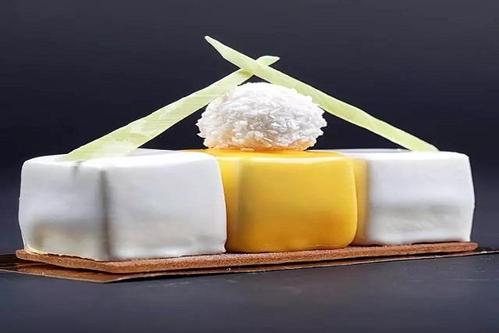 西點(diǎn)中戚風(fēng)蛋糕最簡(jiǎn)單的最有效的做法是怎樣的？