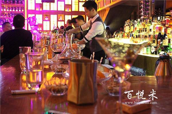 想學花式調(diào)酒師培訓要多少錢？