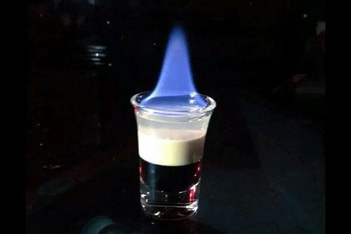 一般的調(diào)酒師懂轟炸機(jī)雞尾酒配方大全嗎？