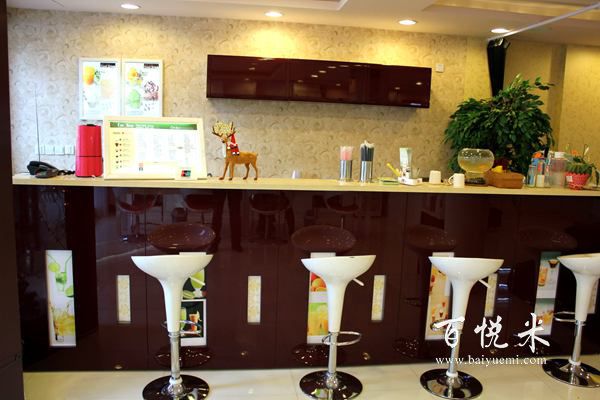 茶千歲奶茶飲品店加盟流程復(fù)雜嗎？