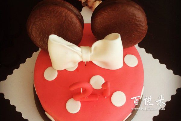 蛋糕店一股濃濃的香味，是蛋糕制作過程散發(fā)的香味還是香精的香味