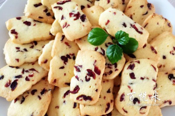 剛學烘焙開始做酸酸甜甜的蔓越莓餅干怎么做好吃？