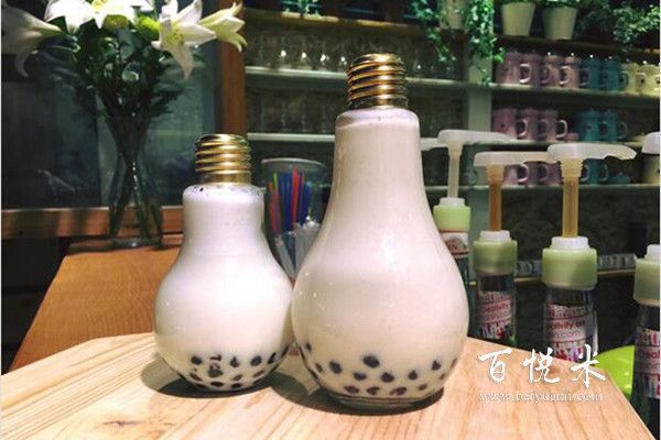 燈泡奶茶的包裝是用什么東西做的??？這么像燈泡