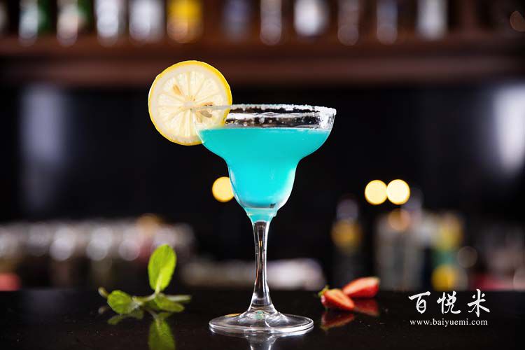 雞尾酒的六大基酒是哪六種學(xué)調(diào)酒去哪里專業(yè)呢？